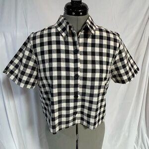 Women’s Buffalo Check. Cropped short sleeve button down. Size L